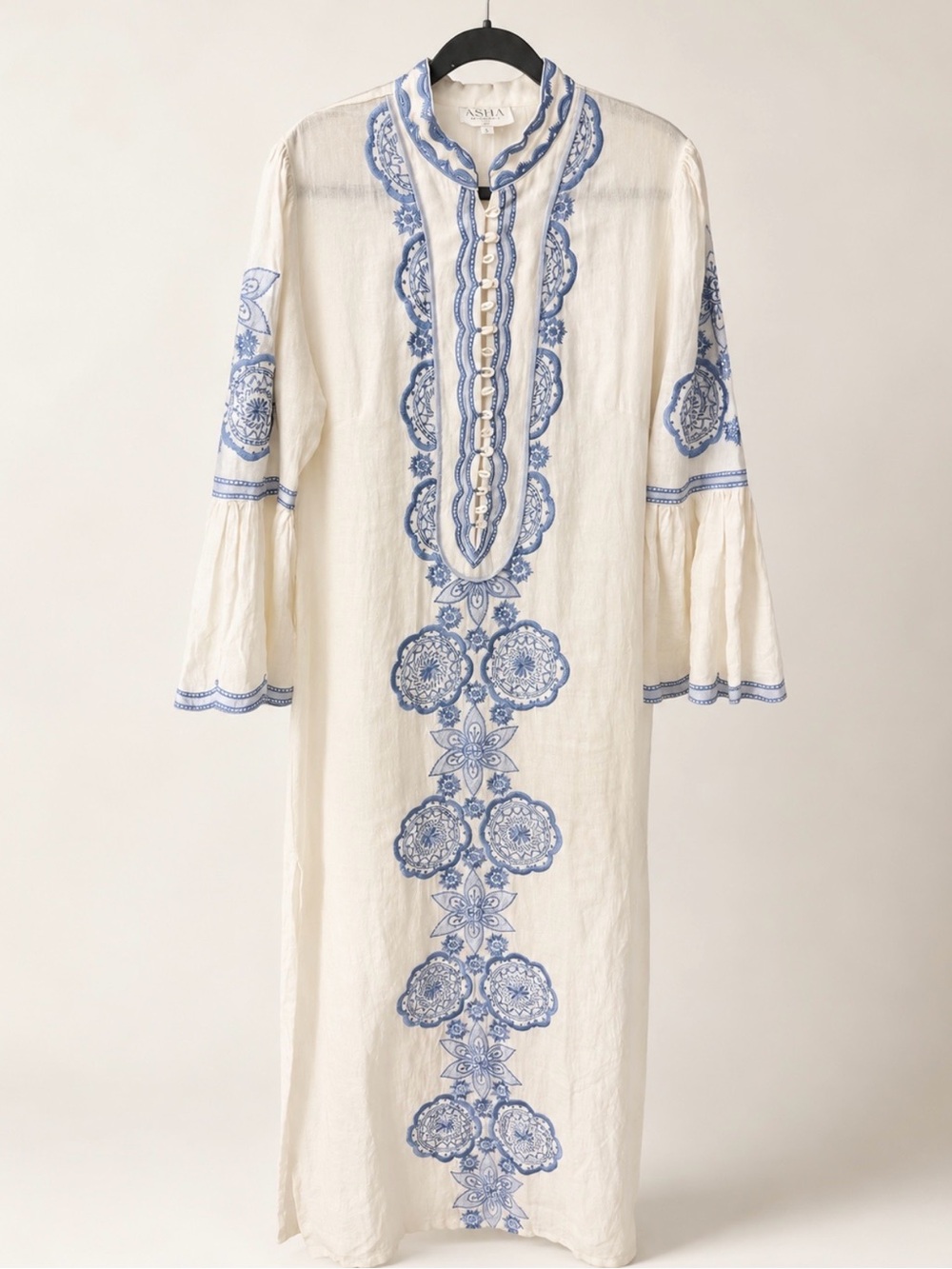 white maxi dress with blue embroidery Embroidered & Made By Asha By A… OrigURL:clothes-mentor-sylvania-oh.myshopify.com/products/pants-dress-by-white-house-black-market-in-red-size-14-127-9827-1817 Back-Bow Strapless Prom Gown: US Size:customize for an effortless chic